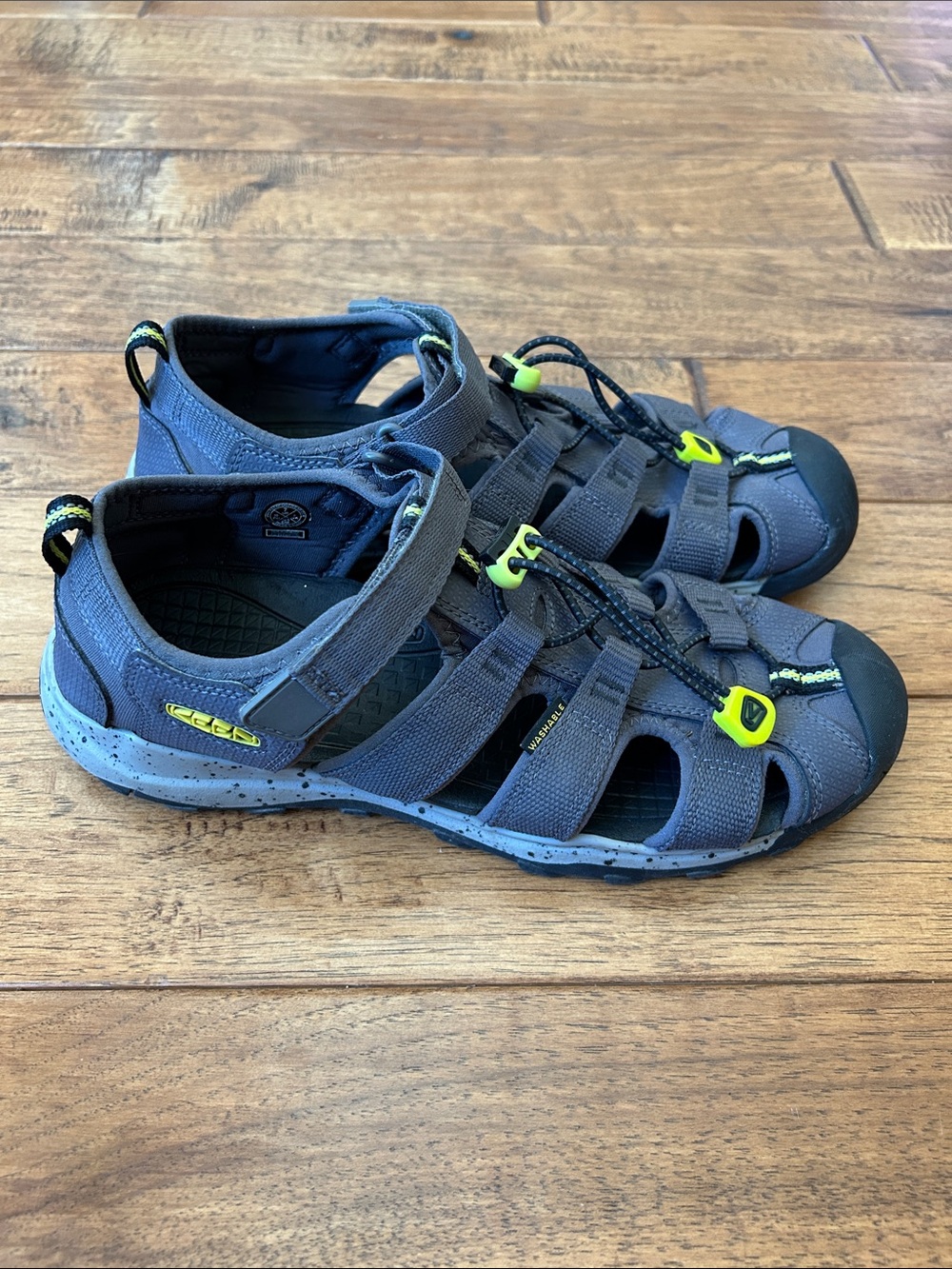 Keen Newport Neo H2 Hiking Sandals Water Shoes Gray Mens Size 7 / Womens 8.5